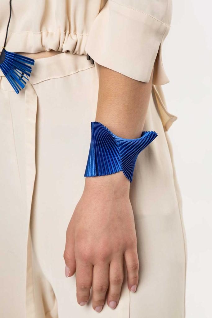Shell Μπλε Υφασμάτινο Βραχιόλι με Πιέτες | Κοσμήματα Βραχιόλια - Alexandra Tsoukala Shell Blue Silk Bracelet