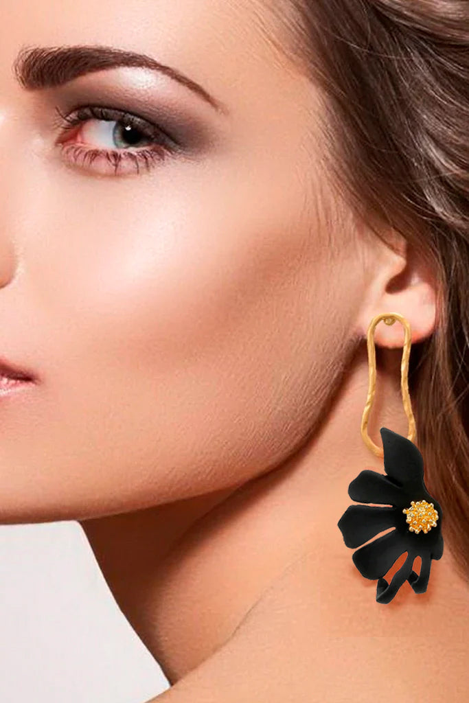 Lecaly Black Gold Flower Earrings