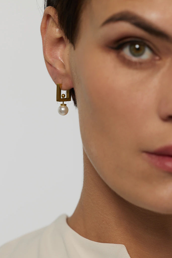 Milania Χρυσά Γεωμετρικά Σκουλαρίκια με Πέρλες | Κοσμήματα - Pasquette